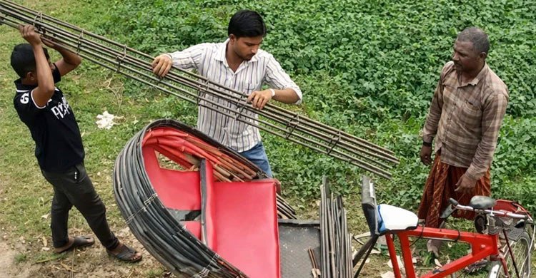 চাঁদা না দেওয়ায় প্রবাসীর ভবনের নির্মাণসামগ্রী লুট