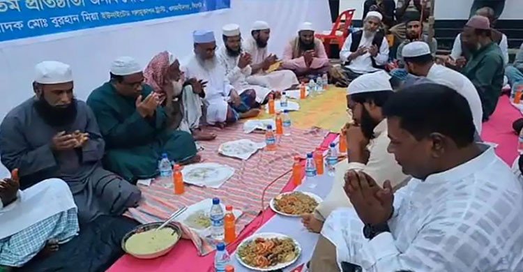 সিলেটে চোরাই গরু দিয়ে ইফতার মাহফিল, লজ্জায় দেশ ছাড়লেন প্রবাসী