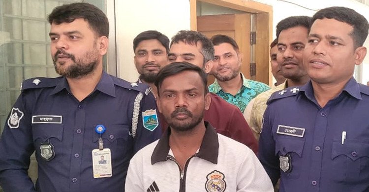 বগুড়া থেকে ধাওয়া করে হিরো আলমকে গ্রেপ্তার