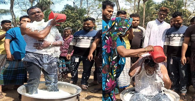 ৪০ লিটার দুধ দিয়ে গোসল করে জুয়া ছাড়লেন গোপালগঞ্জের যুবক