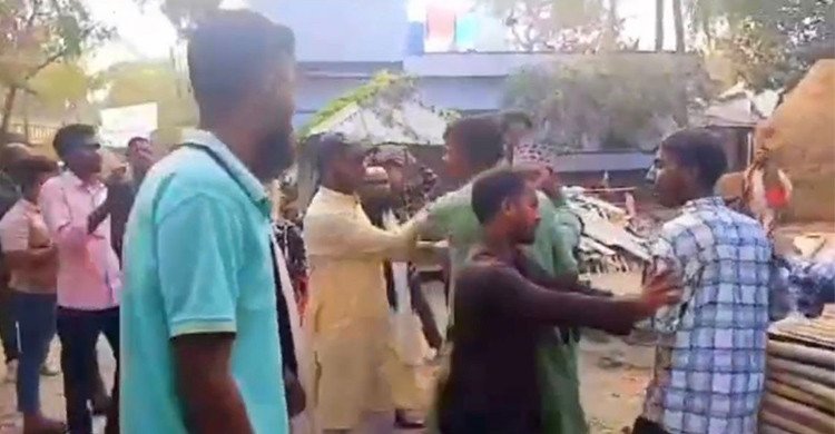 নওগাঁয় ছবি তোলাকে কেন্দ্র করে জামায়াত–বিএনপির সংঘর্ষ, আহত ৫