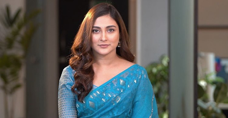 বিমানবন্দরে ১৪ বোতল অবৈধ মদসহ আটক মেহজাবীন, রহস্যজনকভাবে মুক্তির অভিযোগ