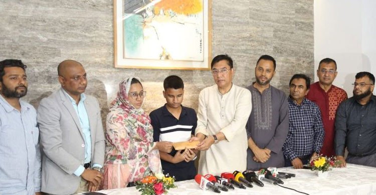 শহীদ আবদুল্লাহর ক্যানসার আক্রান্ত ভাই জিসানের চিকিৎসায় ফের সহায়তা দিলেন প্রধানমন্ত্রী