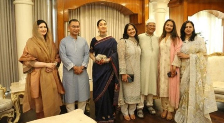 প্রধানমন্ত্রীর পরিবারের সঙ্গে ঈদের শুভেচ্ছা বিনিময় করলেন ড. ইউনূস