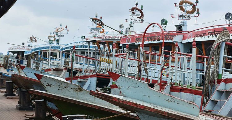 বৈরী আবহাওয়ায় দৌলতদিয়া-পাটুরিয়া নৌরুটে লঞ্চ চলাচল বন্ধ