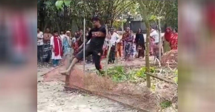 গাইবান্ধায় সম্পত্তির ভাগ কম পাওয়ায় বাবার কবর ভাঙচুর করল ছোট ছেলে