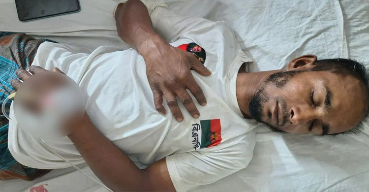 বরিশালে বিএনপি নেতা ও তার স্ত্রীকে পেটালেন ছাত্রলীগের কর্মীরা
