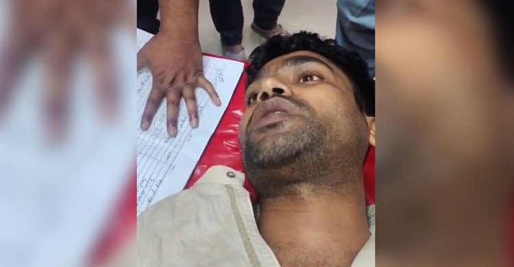 আওয়ামী লীগ কর্মীর নেতৃত্বে ছাত্রদল নেতাকে কুপিয়ে জখম