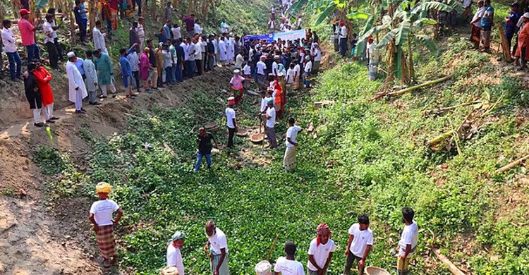 একই খাল আবার খনন, তিন বছরে ব্যয় বেড়েছে প্রায় আট গুণ