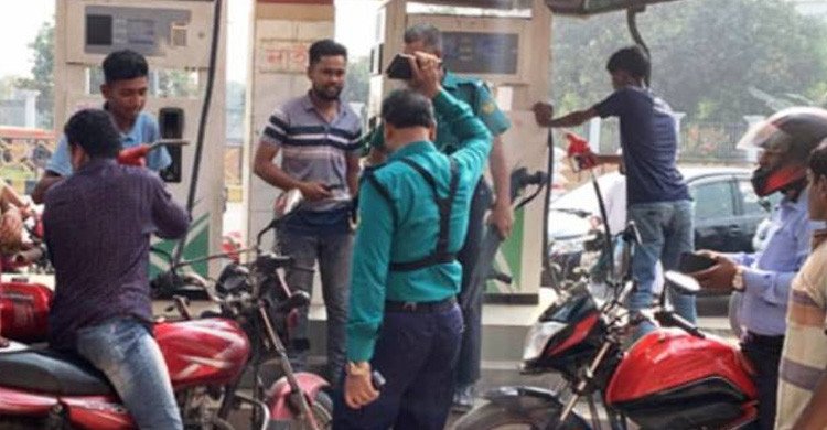 জ্বালানি তেলের ডিপোয় সেনাবাহিনী ও ফিলিং স্টেশনে পুলিশ মোতায়েন করেছে সরকার