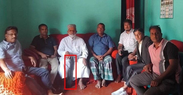 অসুস্থ কর্মীকে দেখতে শটগান হাতে বিএনপি নেতা, ভাইরাল ছবিতে তোলপাড়