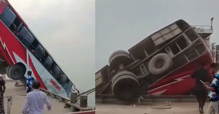 দৌলতদিয়া ফেরিঘাটে যাত্রীবাহী বাস পদ্মা নদীতে, উদ্ধার কাজ শুরু করেছে ফায়ার সার্ভিসের ডুবুরি দল