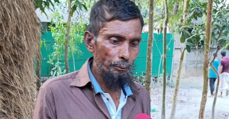 ছেলের বিরুদ্ধে নির্যাতনের অভিযোগ তুলে আইনের আশ্রয়ে বাবা