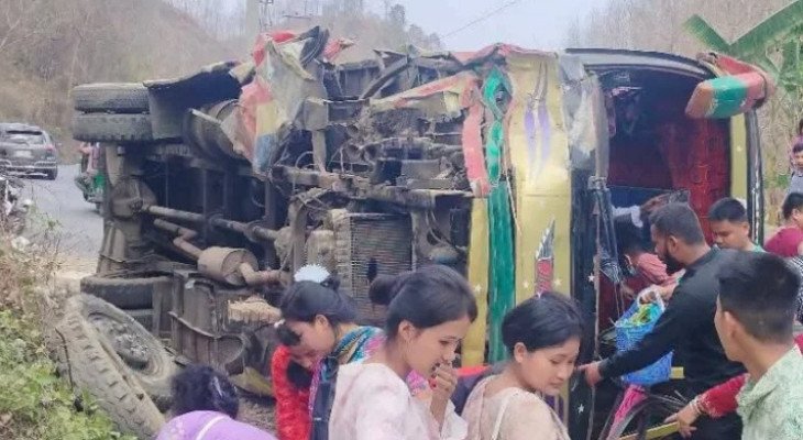 রাঙ্গামা‌টিতে যাত্রীবা‌হী বাস উল্টে ২০ জন আহত