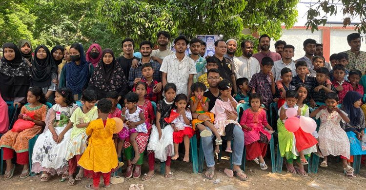 আলমডাঙ্গায় সুবিধাবঞ্চিত শিশুদের মাঝে ঈদবস্ত্র বিতরণ ও মেহেদি উৎসব