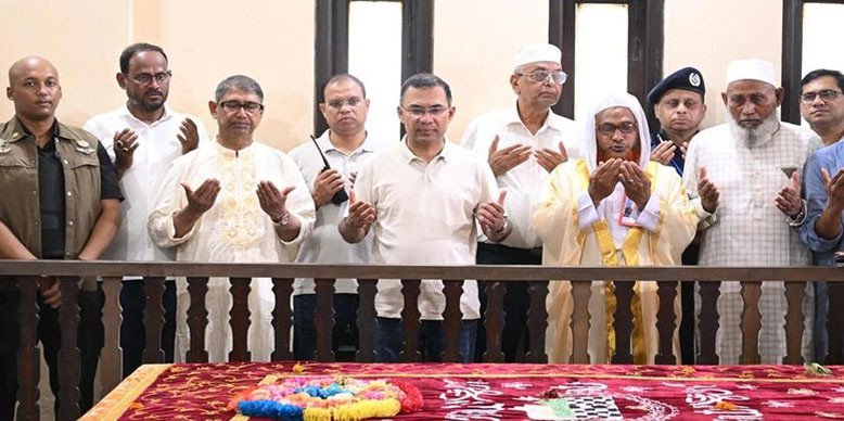 মজলুম জননেতা মওলানা ভাসানীর কবর জিয়ারত করলেন প্রধানমন্ত্রী তারেক রহমান