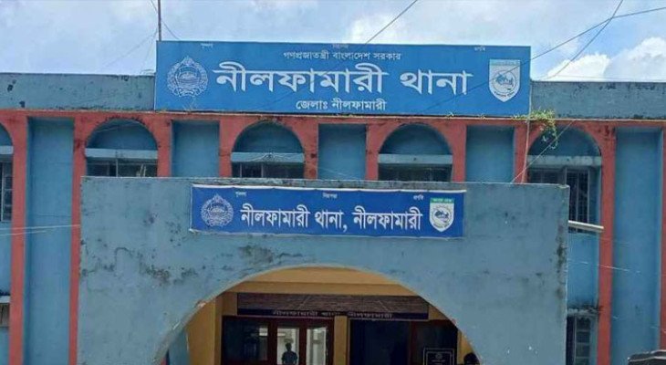 মায়ের পরকীয়া প্রেমিককে গলা কেটে হত্যা করল ছেলে