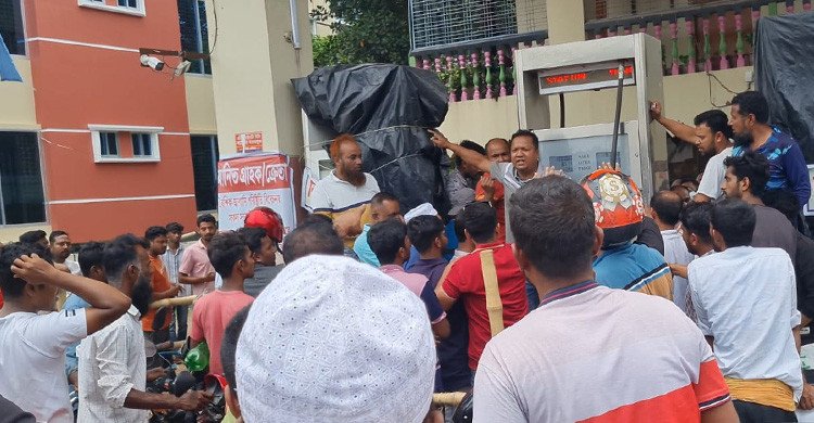 ইউএনও–পল্লী বিদ্যুৎ কর্মকর্তাদের টানাপোড়েনে সাড়ে ৪ ঘণ্টা বিদ্যুৎহীন লক্ষাধিক গ্রাহক