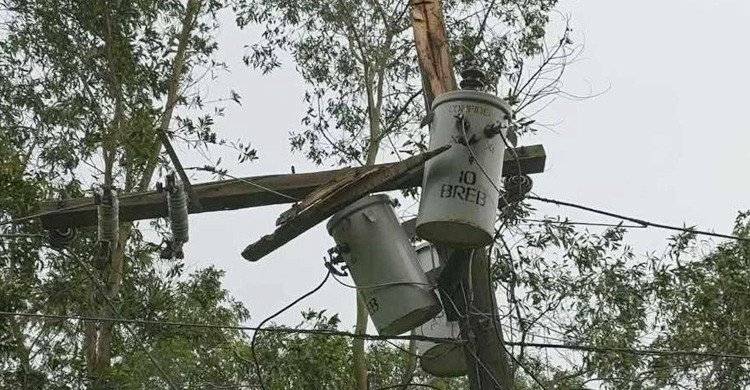 কালবৈশাখীর তাণ্ডবে কুমিল্লায় বিদ্যুৎ বিপর্যয়, ২৭ হাজার গ্রাহক অন্ধকারে 