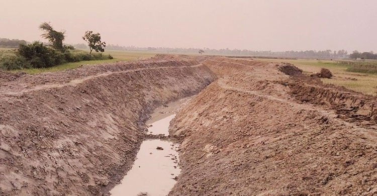 রাজশাহীর তানোরে খাল পুনঃখননে পুকুর নয়, যেন সাগর চুরি 
