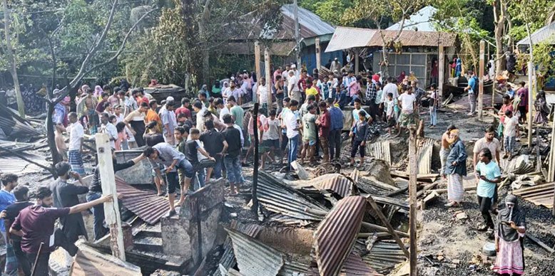 চাঁদপুরে ভয়াবহ অগ্নিকাণ্ডে ২০ বসতঘর পুড়ে ছাই, নিঃস্ব ১১ পরিবার  