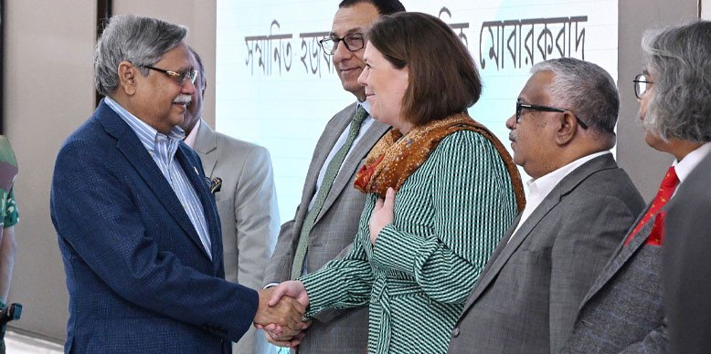 যুক্তরাজ্যে চিকিৎসা শেষে আজ দেশে ফিরেছেন রাষ্ট্রপতি