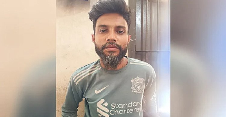 সীতাকুণ্ডে পুলিশের মাইক্রোবাসে ডাকাতির চেষ্টা, গ্রেপ্তার ১