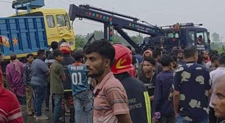 ঢাকা-আরিচা মহাসড়কে ট্রাক-পিকআপ সংঘর্ষে প্রাণ গেল ২ জনের