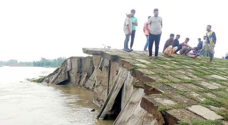 মহিপুর তিস্তা সেতু রক্ষা বাঁধে ভয়াবহ ধস, ৭২ ঘণ্টায় বন্যার শঙ্কা