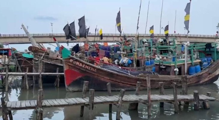 সাগরে মিলছে না কাঙ্ক্ষিত মাছ, হতাশায় ফিরছেন উপকূলের জেলেরা