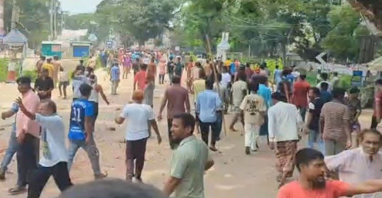 হজে গিয়ে হারানো লাগেজ নিয়ে ব্রাহ্মণবাড়িয়ায় ২ গ্রামবাসীর সংঘর্ষ