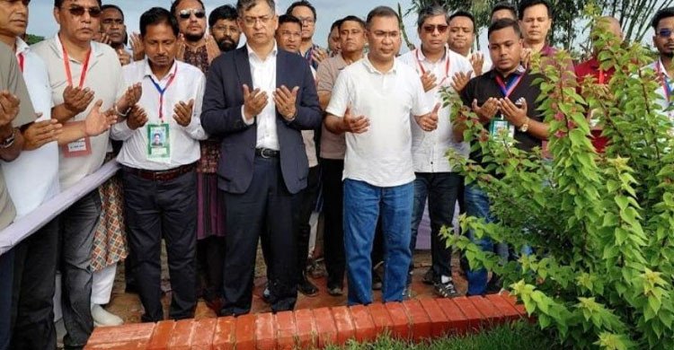 ছাত্রদল নেতা শহীদ ওয়াসিমের কবর জিয়ারত করেছেন প্রধানমন্ত্রী  