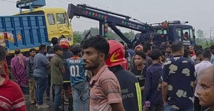 ঢাকা-আরিচা মহাসড়কে ট্রাক-পিকআপ সংঘর্ষে প্রাণ গেল ২ জনের