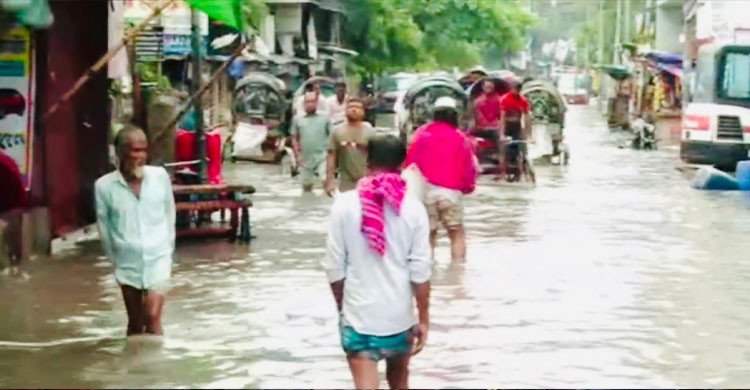 আধা ঘণ্টার বৃষ্টিতে প্লাবিত চট্টগ্রাম, ভোগান্তিতে নগরবাসী