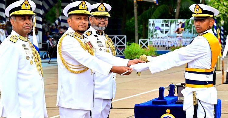 সার্বভৌমত্ব রক্ষার ত্যাগ স্বীকারের শপথ নিলেন ৬১ নবীন নৌ কর্মকর্তা  