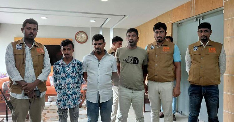 নওগাঁয় ‘শয়তানের নিঃশ্বাস’ আতঙ্ক, ডিবির জালে চক্রের ৩ সদস্য গ্রেপ্তার  