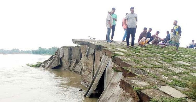 মহিপুর তিস্তা সেতু রক্ষা বাঁধে ভয়াবহ ধস, ৭২ ঘণ্টায় বন্যার শঙ্কা