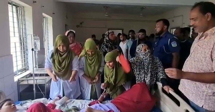 টাঙ্গাইলে স্কুলের টিউবওয়েলের পানি পান করে ৩২ শিক্ষার্থী অসুস্থ 