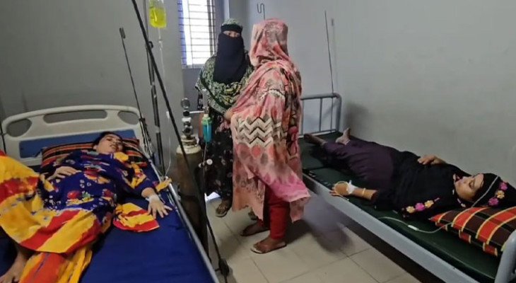 সাভারে কারখানায় কাজ করার সময় হঠাৎ ২৫ শ্রমিক অসুস্থ, হাসপাতালে ভর্তি 