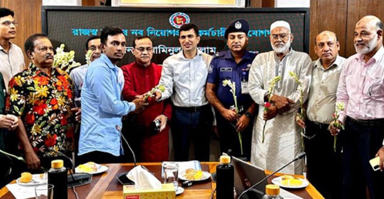 অফিস সহায়ক পদে ১৮ জনের মধ্যে ১৭ জনই ইঞ্জিনিয়ার-এমবিএ-মাস্টার্স পাস  