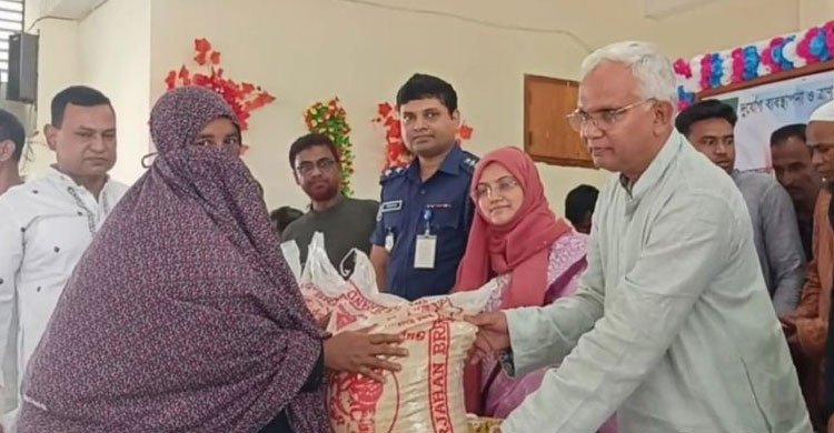 ‘ফ্যামিলি কার্ড আপনাকে খুঁজতে হবে না, কার্ডই পৌঁছে যাবে আপনার দোরগোড়ায়’