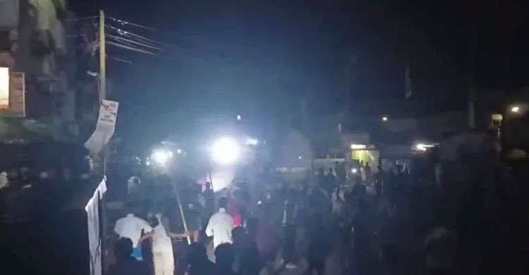 সুদের টাকা নিয়ে বিরোধ: ব্রাহ্মণবাড়িয়ায় টর্চ লাইট জ্বালিয়ে দুই গ্রামের সংঘর্ষে নিহত ১ 