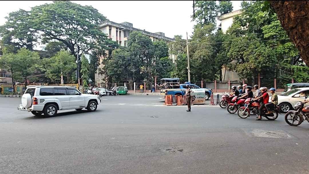 ‘সবার জন্য ট্রাফিক আইন সমান’ বলার পর কমিশনারের গাড়িবহরেরই আইন লঙ্ঘন!