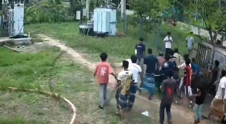 লোডশেডিং ও বাড়তি বিলের ক্ষোভে পল্লী বিদ্যুৎ কর্মীকে তুলে নিয়ে মারধরের অভিযোগ