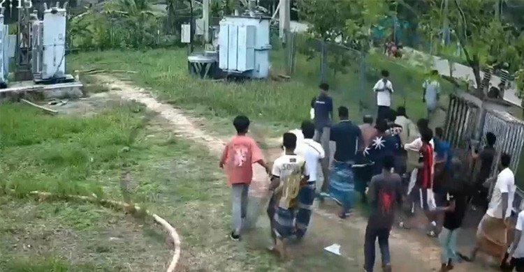 লোডশেডিং ও বাড়তি বিলের ক্ষোভে পল্লী বিদ্যুৎ কর্মীকে তুলে নিয়ে মারধরের অভিযোগ