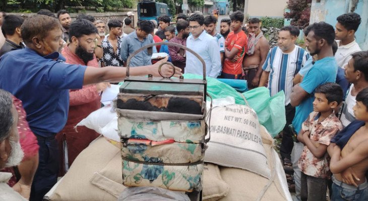 চুয়াডাঙ্গায় ওএমএসের চাল ও আটা জব্দ, বিএনপি নেতাকে অর্থদণ্ড