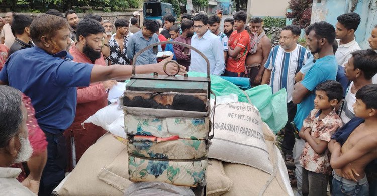 চুয়াডাঙ্গায় ওএমএসের চাল ও আটা জব্দ, বিএনপি নেতাকে অর্থদণ্ড