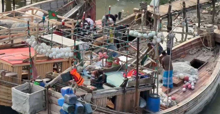 ৫৮ দিনের নিষেধাজ্ঞা শেষে সাগরে নামছে জেলেরা, প্রাণ ফিরছে উপকূলে