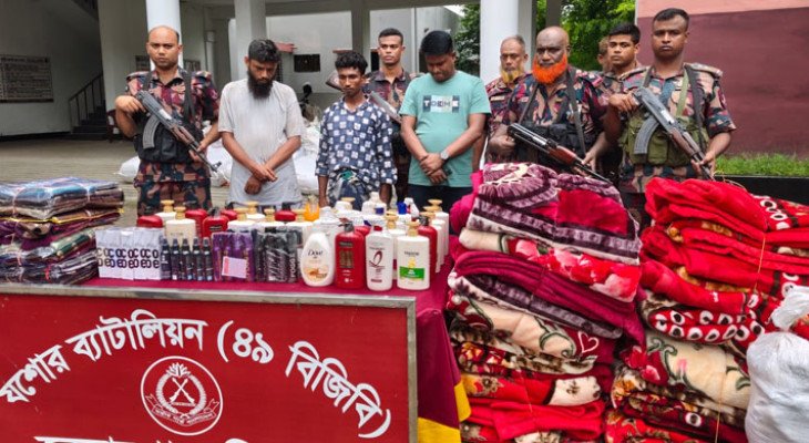 বেনাপোলে কোটি টাকার ভারতীয় পণ্যসহ ট্রাক জব্দ, আটক ৩