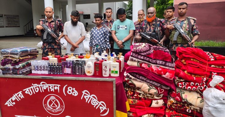 বেনাপোলে কোটি টাকার ভারতীয় পণ্যসহ ট্রাক জব্দ, আটক ৩